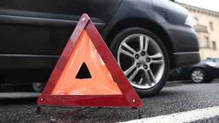 В Нижнекамске пьяный подросток на чужой машине врезался в забор