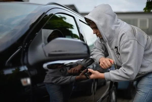 В Татарстане группа молодых парней угнала авто, чтобы покататься по ночному городу
