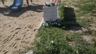 Управляющая компания: «Дом не сдан, значит, и убирать территорию некому»