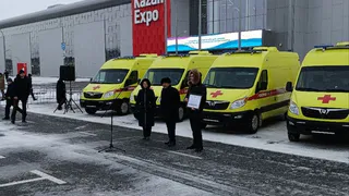 Нижнекамской ЦРМБ вручили сертификаты на два автомобиля скорой медицинской помощи