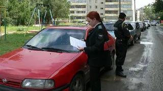 Судебные приставы выявят должников по припаркованным машинам