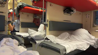 Как отгородиться от соседей в поезде - 2 секрета решают все: теперь еду в плацкарте с комфортом