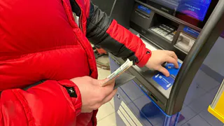 53-летняя нижнекамка лишилась 300 тысяч рублей, отправив деньги на «безопасный счёт»