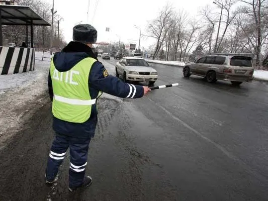 ГИБДД Нижнекамска призывает водителей и пешеходов быть внимательнее