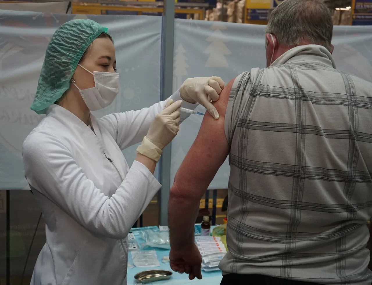 Названы дата и время, когда нижнекамцы смогут вакцинироваться в торговых центрах и микрорайонах