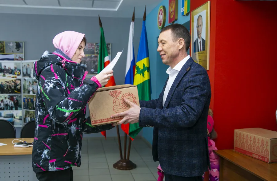 700 наборов подготовили в рамках акции «Подарим тепло героям Нижнекамска»