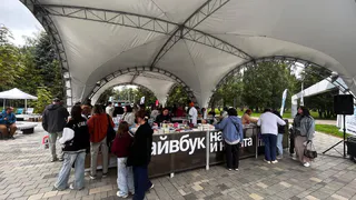 Сквер Лемаева в Нижнекамске стал центром притяжения для любителей книг