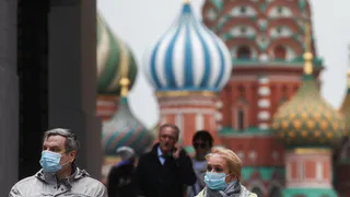 В Москве и Санкт-Петербурге вновь вводят ограничения, связанные с ростом заболеваемости по COVID-19 