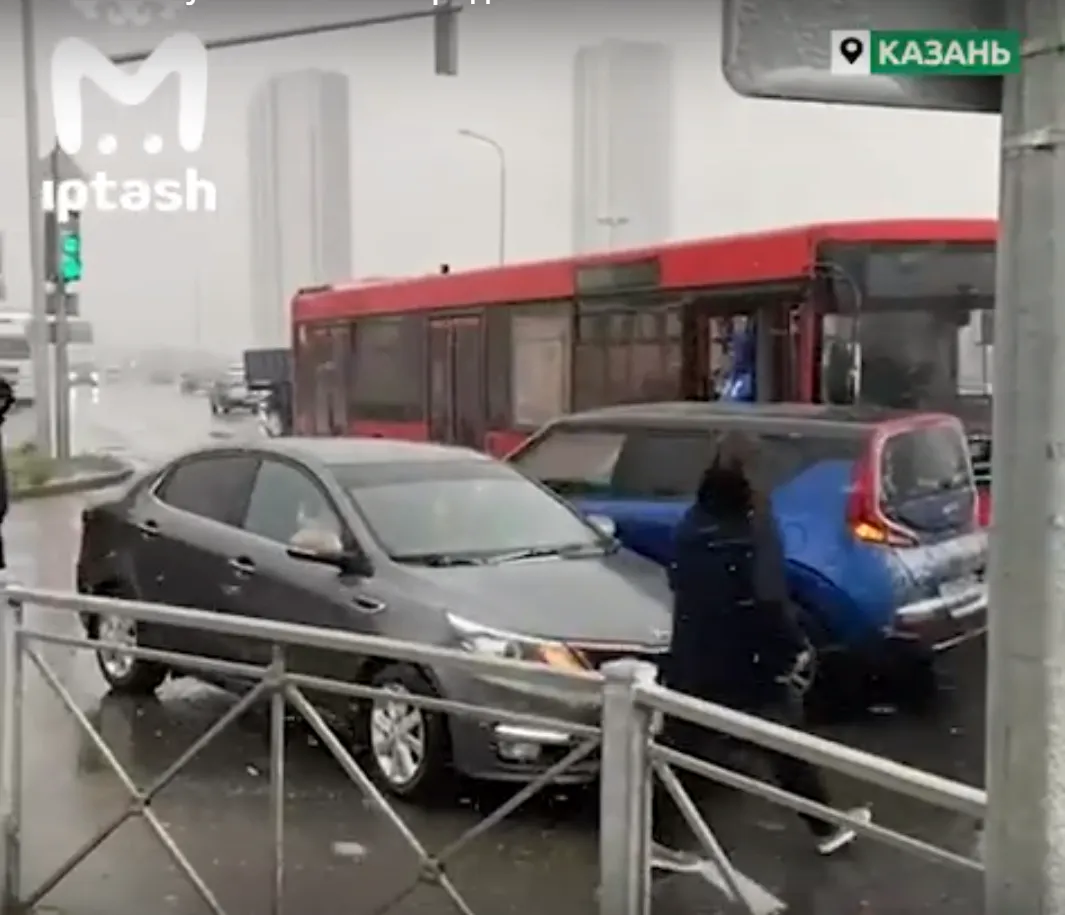 В Татарстане пассажирский автобус влетел в "Киа"