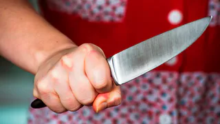 В Татарстане после полученной пощечины женщина чуть не убила сожителя, попросившего деньги на пиво