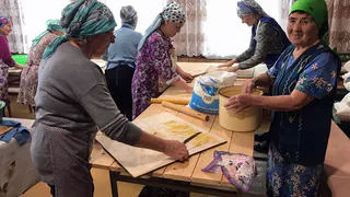 Жители Нижнекамского района отправляют солдатам лапшу и чак-чак