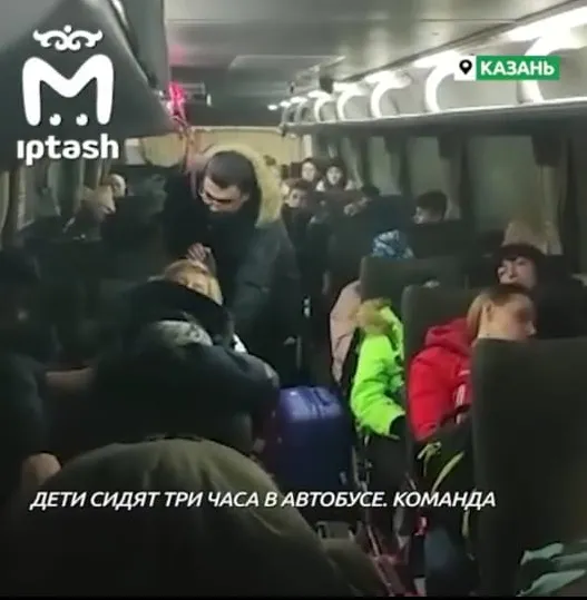 Когда погода нелетная: в Татарстане детям пришлось ночевать прямо в автобусе
