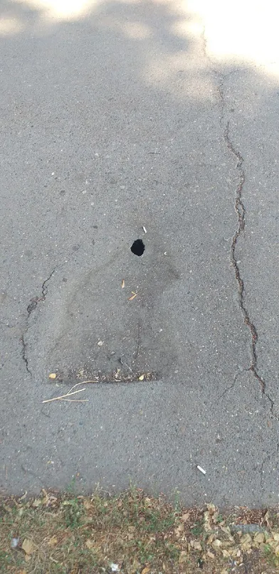 Нижнекамцы вновь обнаружили отверстие в асфальте