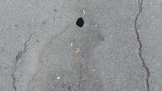 Нижнекамцы вновь обнаружили отверстие в асфальте 