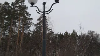 «На фонарях сорваны и разбиты плафоны»