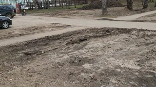 В нижнекамский двор завезли песок и… и все!