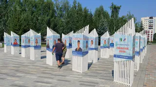 В Нижнекамске на площади Лемаева разместили фотографии медработников