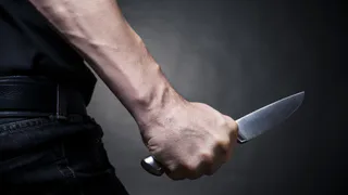 В Татарстане ночью мужчина с ножом в руках ворвался в квартиру