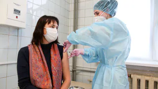 Сегодня в России началась массовая вакцинация от коронавируса