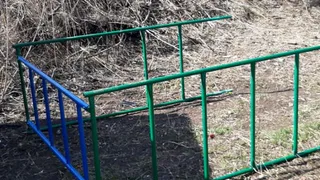 Перелом челюсти и гематомы: в Татарстане на 11-летнюю девочку упал тренажер «рукоход»