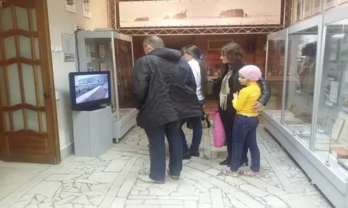 По всей стране: ночь, тишина, и только экспонаты стоят…