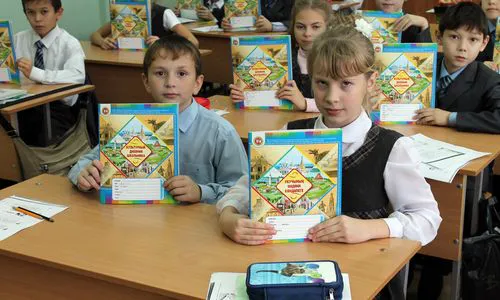 Нижнекамским школьникам подарили «культурные» дневники