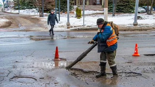 На дорогах Нижнекамска идёт ямочный ремонт холодным асфальтом