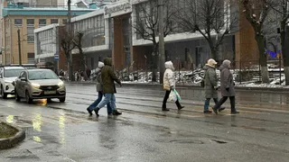 Шаг на "зебру" больше не аргумент - вот когда водитель должен уступить пешеходу. В ПДД поставили точку