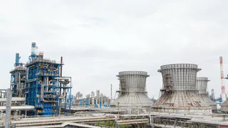 Увеличить объем производства этилена и запустить производство гексена