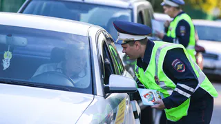 Сотрудникам ГИБДД могут дать право проверять всех водителей на алкоголь и наркотики 