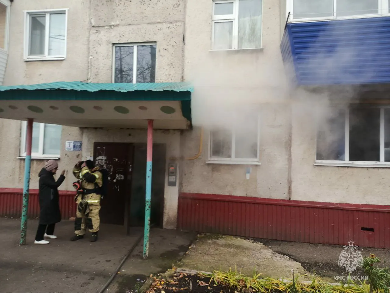 В Лениногорске пять человек спасли во время пожара