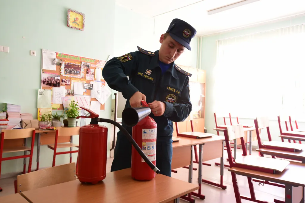 МЧС Татарстана проверяет школы на безопасность