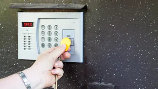 В Нижнекамске началось внедрение "умных" домофонов