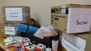 Кто пряники несет, кто носки: в Нижнекамске работают 13 пунктов сбора гуманитарной помощи для военнослужащих