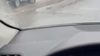 Город поплыл: в Нижнекамске начали таять снежные горы 