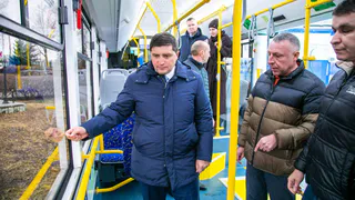 Мэр Нижнекамска лично проехался на первом обновленном трамвае