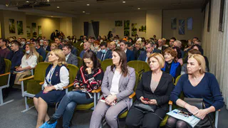 «Нам нужны садик, школа, ливневки, дороги, остановки, освещение!»