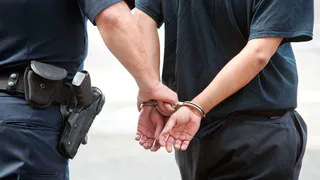 В Казани: за один день мужчина совратил двух 12-летних школьниц