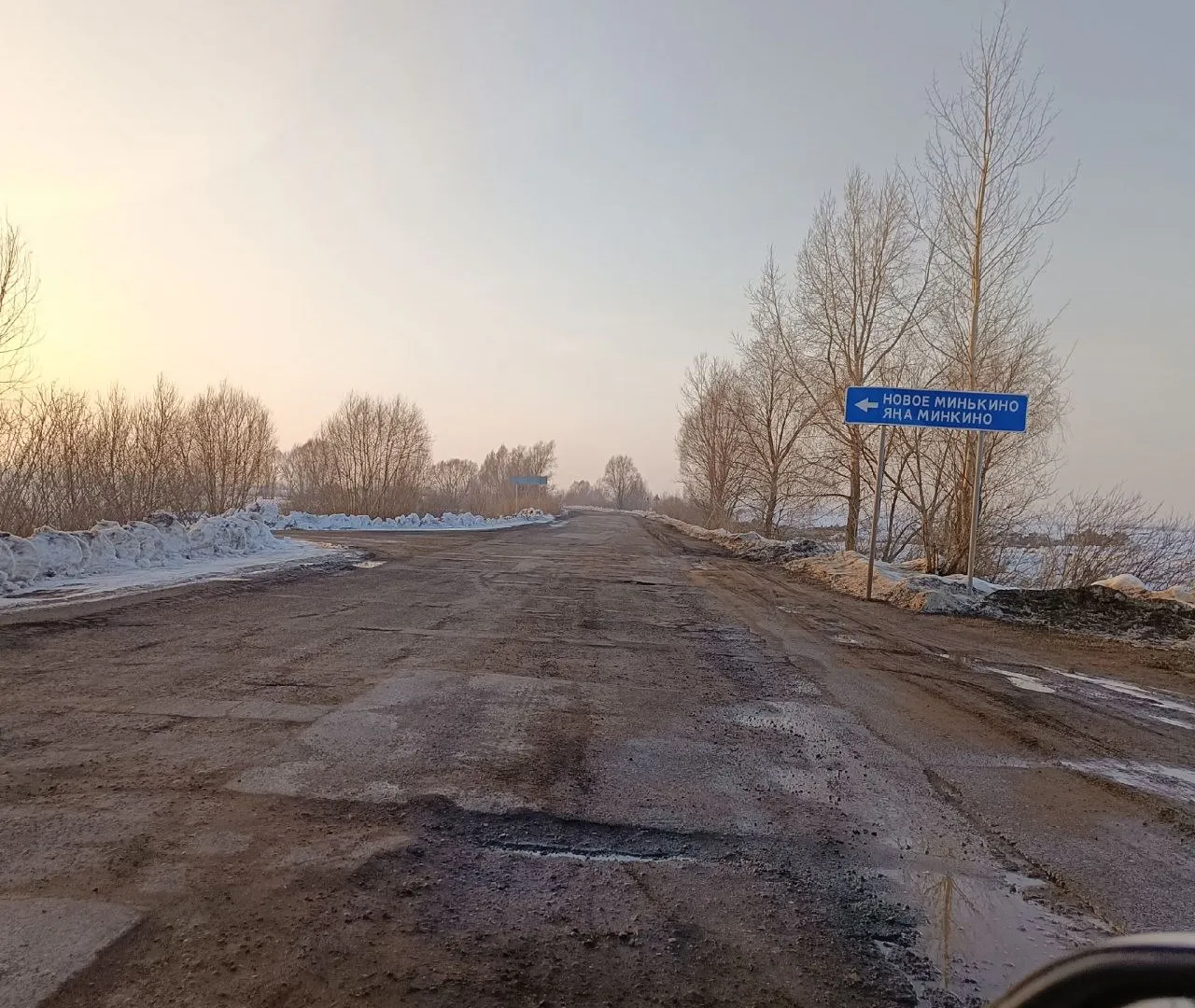 Жители деревень под Нижнекамском показали разбитую дорогу, которую власти не хотят ремонтировать