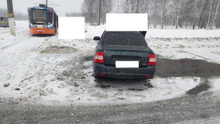 В Нижнекамске легковушка въехала в трамвай