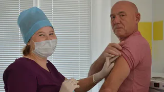 Главный врач детской больницы Нижнекамска привился от COVID-19