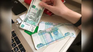 В Нижнекамске студентка продала знакомому две банковские карты и попала под следствие