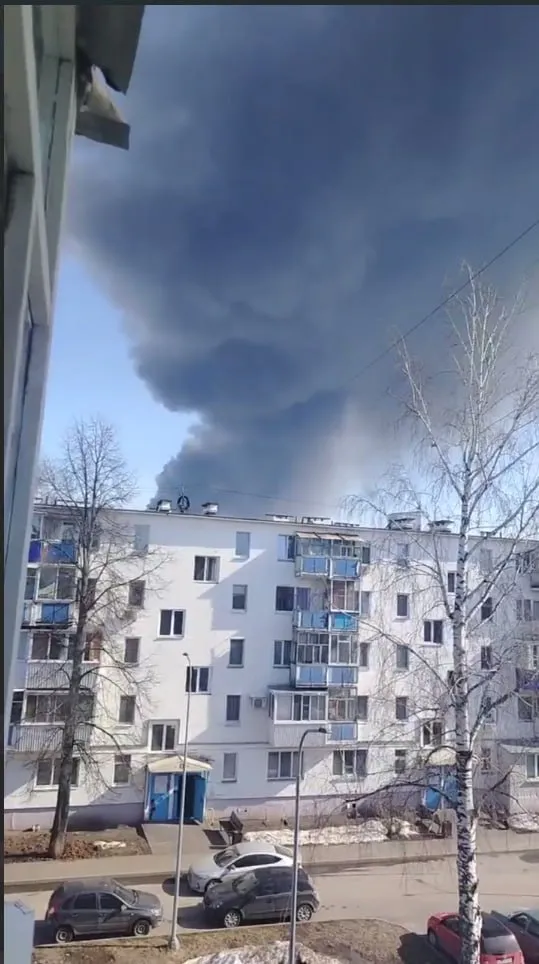 В Нижнекамске прогремел мощный взрыв и экстренно тушат пожар