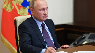 В России поднимут зарплаты и пенсии, повысят МРОТ 