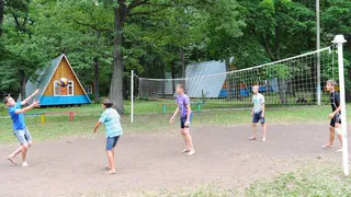 Ура, каникулы: в какой лагерь поехать?