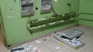 Вандалы атакуют: в Нижнекамске хулиганы разгромили подъезд