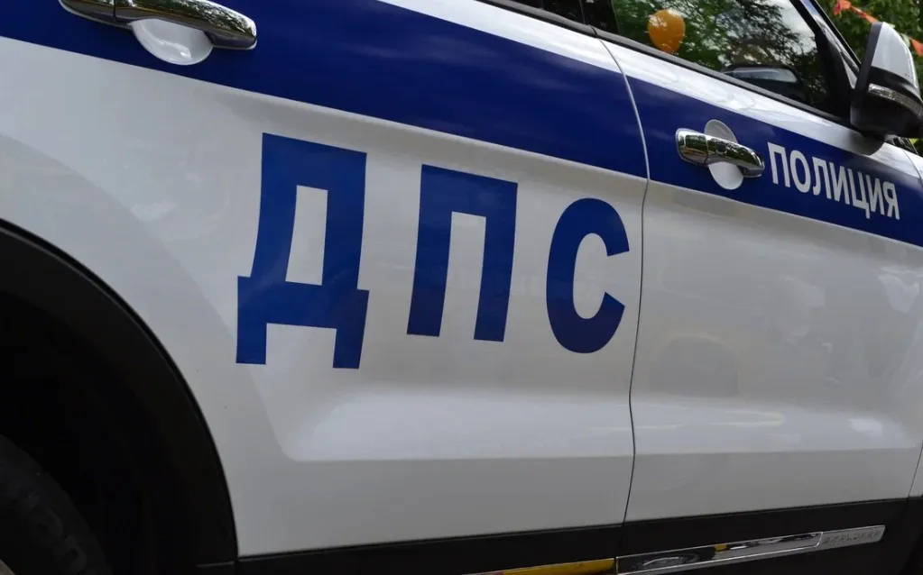 Инспектор ГИБДД требует открыть капот - вот в чем "подвох". Как правильно действовать водителю?