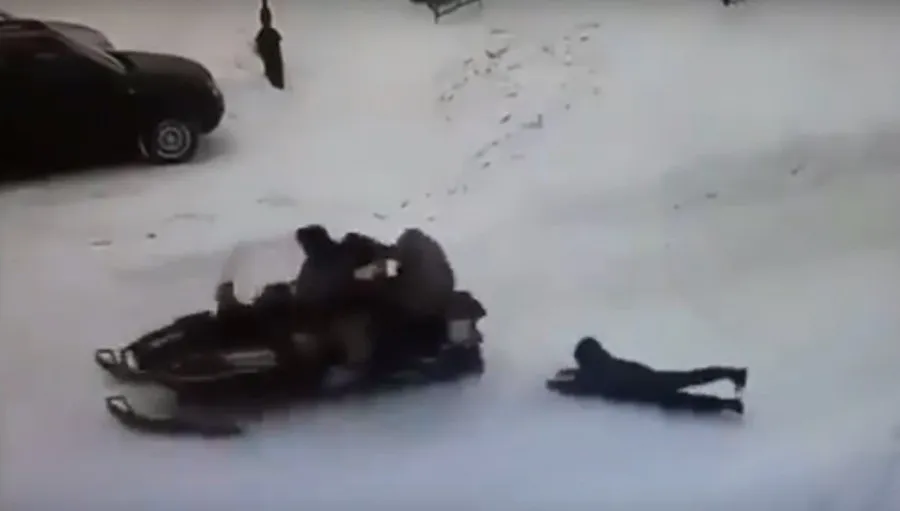 В Татарстане водитель снегохода сбил ребенка