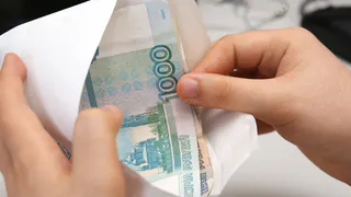 Стоит ли соглашаться на зарплату «в конверте»? 
