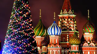 Самая главная елка России уже наряжена